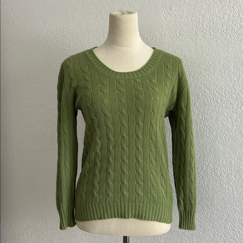 Neiman Marcus 100% Cashmere Cable Knit Light Weight in  Light Green